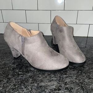 Journee Sanzi Size 6.5 Ankle Boots with heels Grey